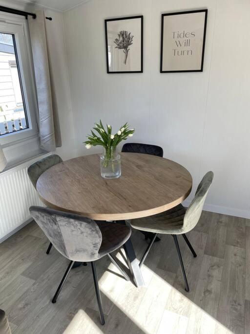 Cozy Chalet At The Beach In Petten, Netherlands Esterno foto